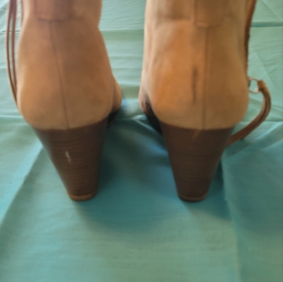 Brown suede bootie - Picture 3 of 4